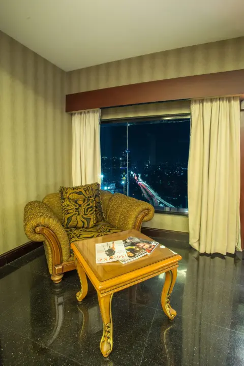 Manhattan Hotel — 2
