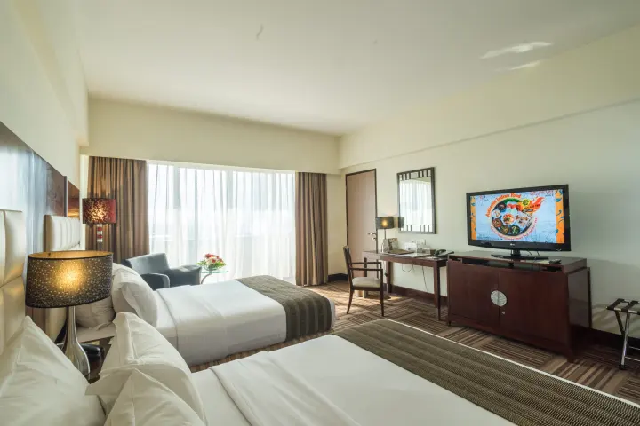 Merlynn Park Hotel — 4