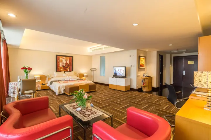 Merlynn Park Hotel — 5